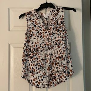 Liz Claiborne top. Size small. Pre owned.